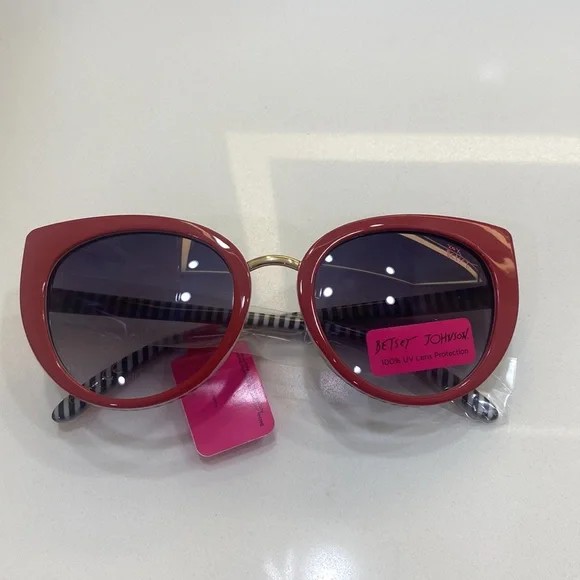 Betray Johnson Sunglasses ??1 Hour Sale?? Betsey Johnson | Accessories | Betray Johnson Sunglasses  main image 3